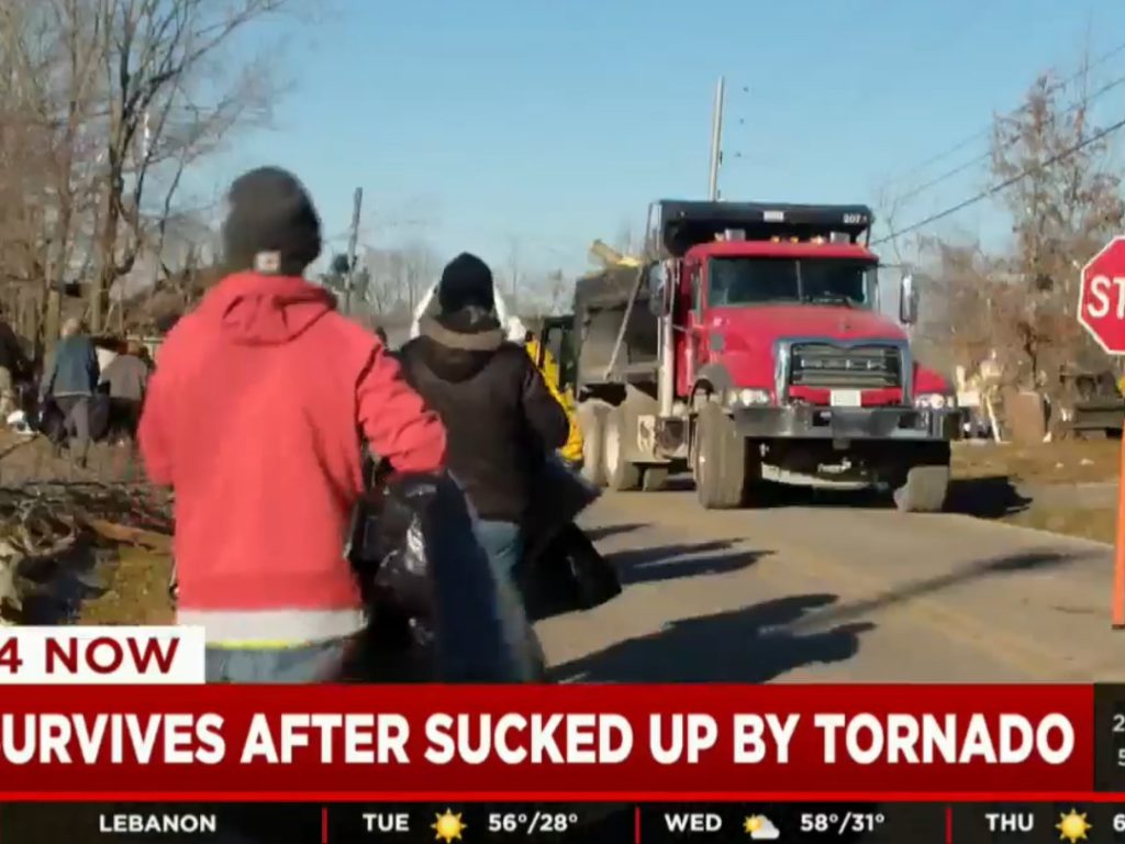 Bebé recién nacido absorbido por un tornado y encontrado vivo en el árbol cerca de la casa