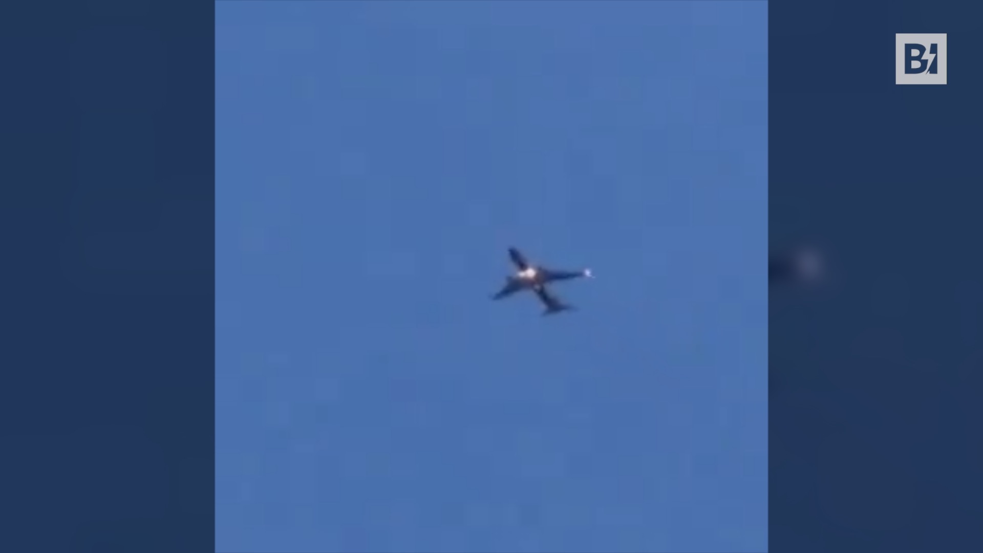 Un avión de carga ruso se incendia en pleno vuelo tras…