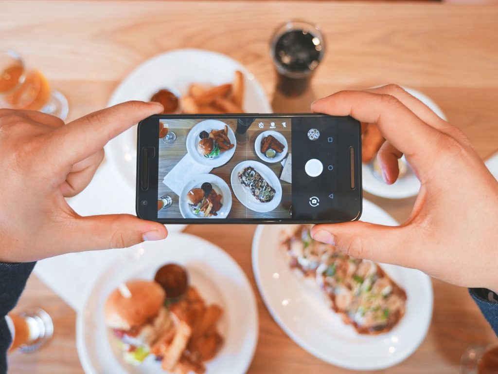 Senden Sie ein Foto des Gerichts in den sozialen Medien und es kommt eine Restaurantrechnung über 50.000 Euro