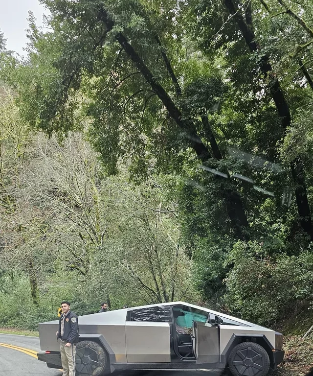 Erster Unfall für einen Tesla Cybertruck: Er zerstört einen Toyota