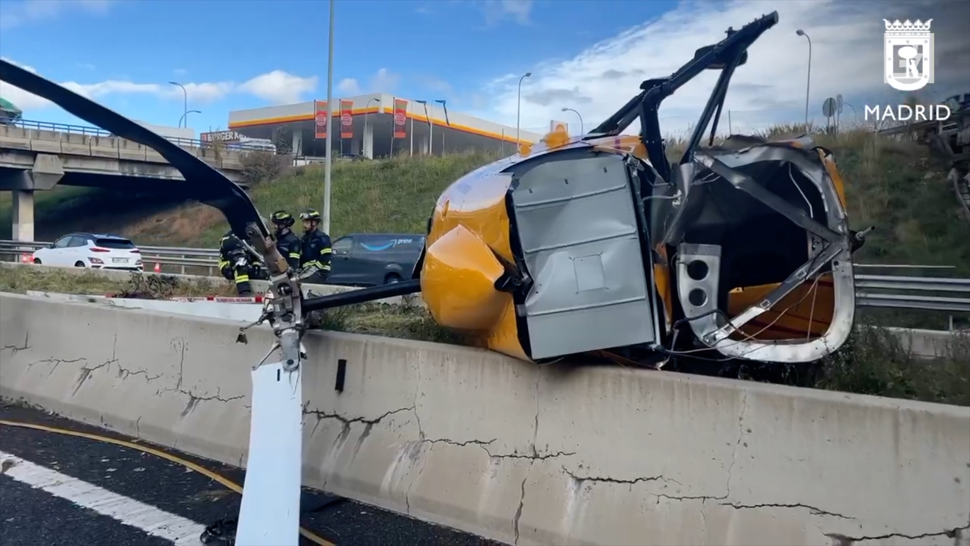 Madrid, elicottero si schianta sulla tangenziale: 3 feriti