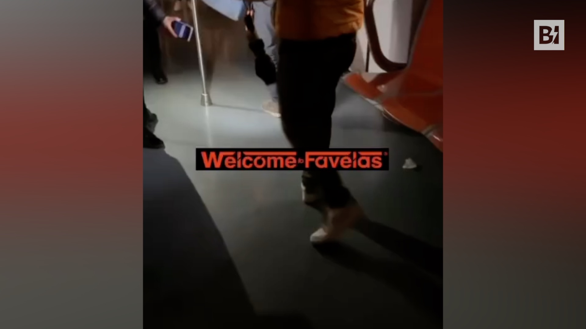 Roma, la metro salta il capolinea: passeggeri finiscono…