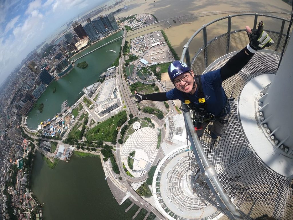 Turista si lancia dal bungee jumping più alto del mondo: muore d'infarto