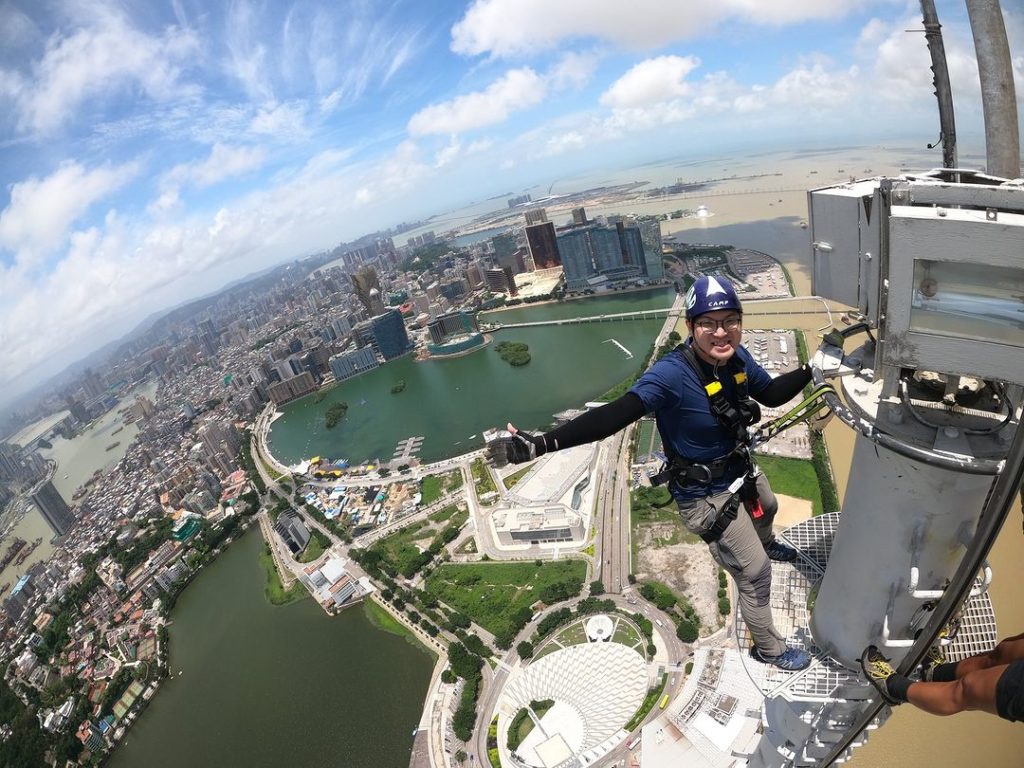 Turista si lancia dal bungee jumping più alto del mondo: muore d'infarto