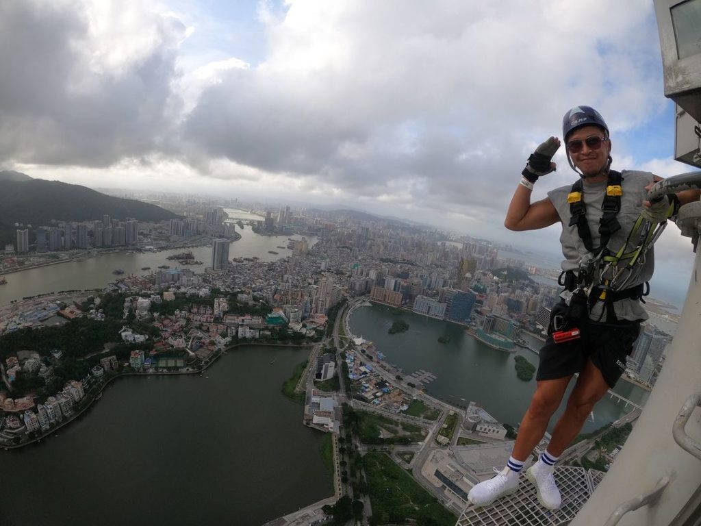 Turista si lancia dal bungee jumping più alto del mondo: muore d'infarto