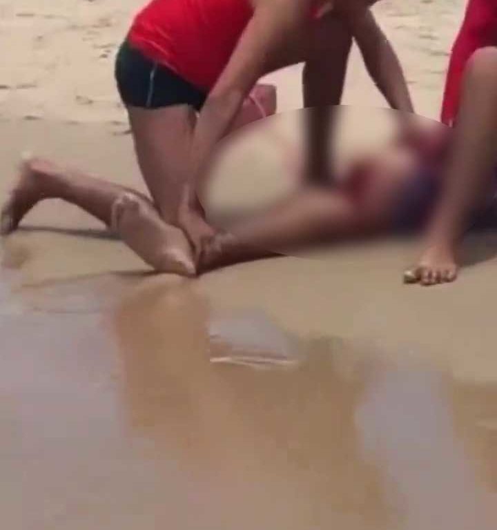 Madre es mutilada por un tiburón para salvar a su hija de 5 años: terror en la playa