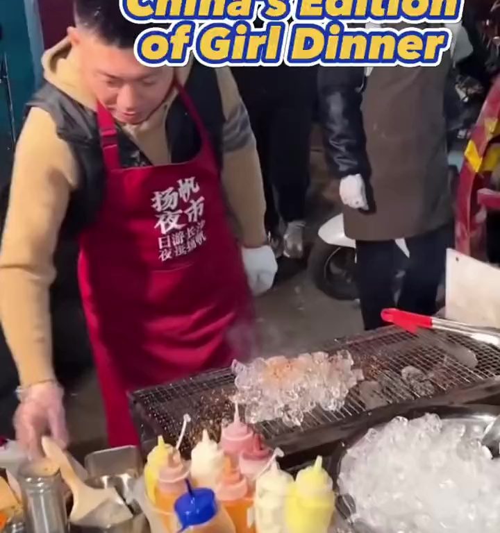 Cubitos de hielo a la parrilla, la nueva tendencia loca de la comida callejera