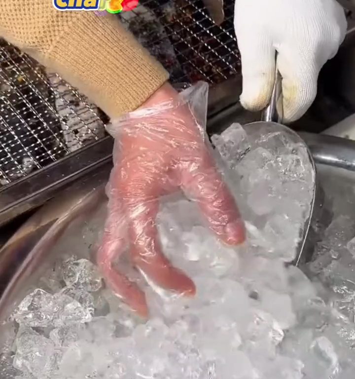 Cubitos de hielo a la parrilla, la nueva tendencia loca de la comida callejera