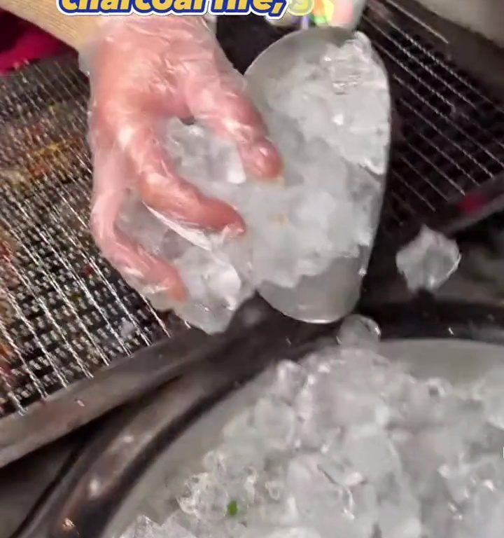 Cubitos de hielo a la parrilla, la nueva tendencia loca de la comida callejera