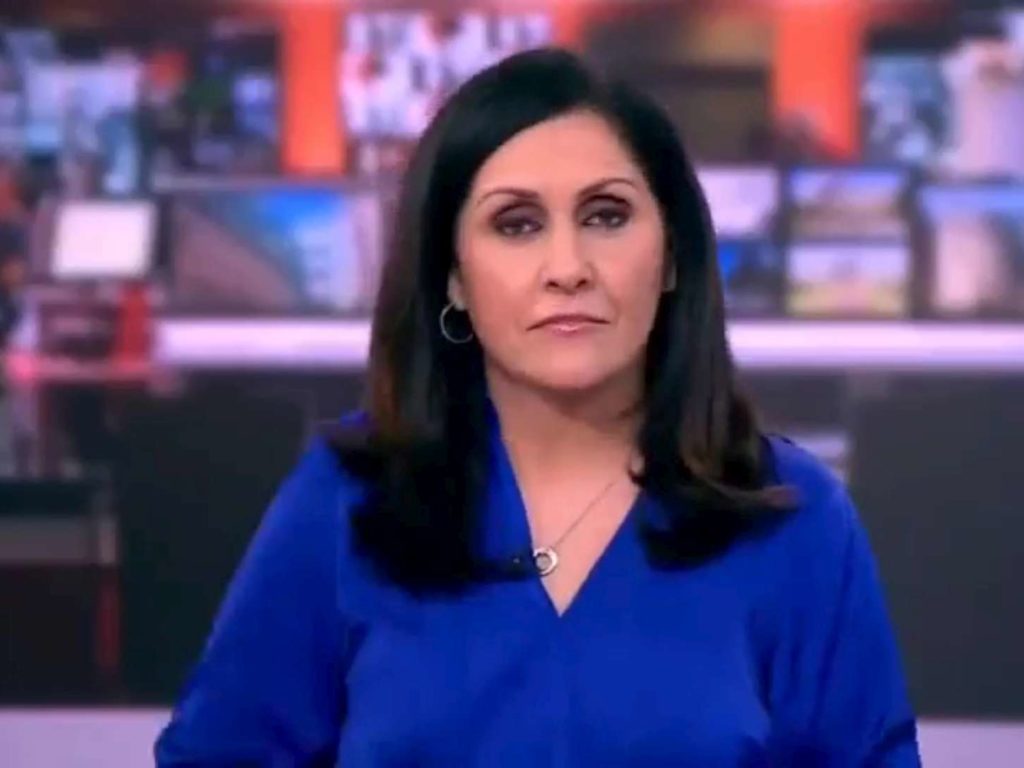 Gaffe en vivo en la BBC, el presentador de noticias hace un gesto grosero