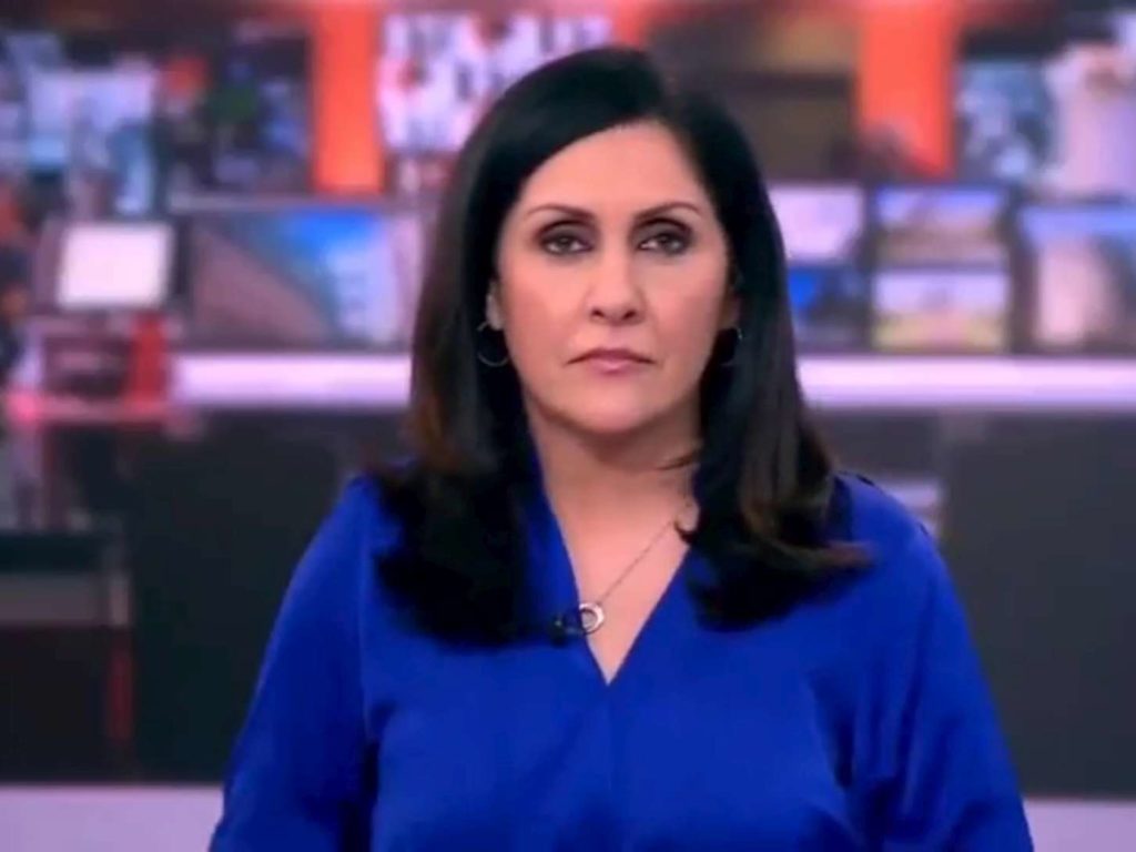 Gaffe en vivo en la BBC, el presentador de noticias hace un gesto grosero