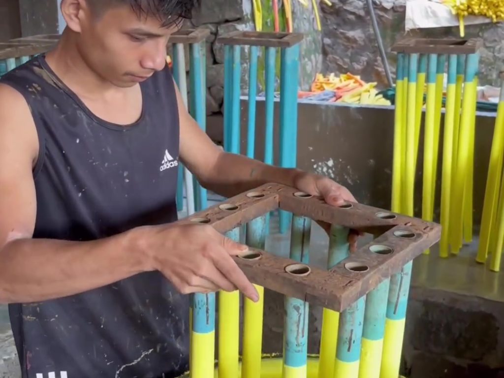 ¿Cómo se hacen las bandas elásticas? El vídeo de la producción se vuelve viral