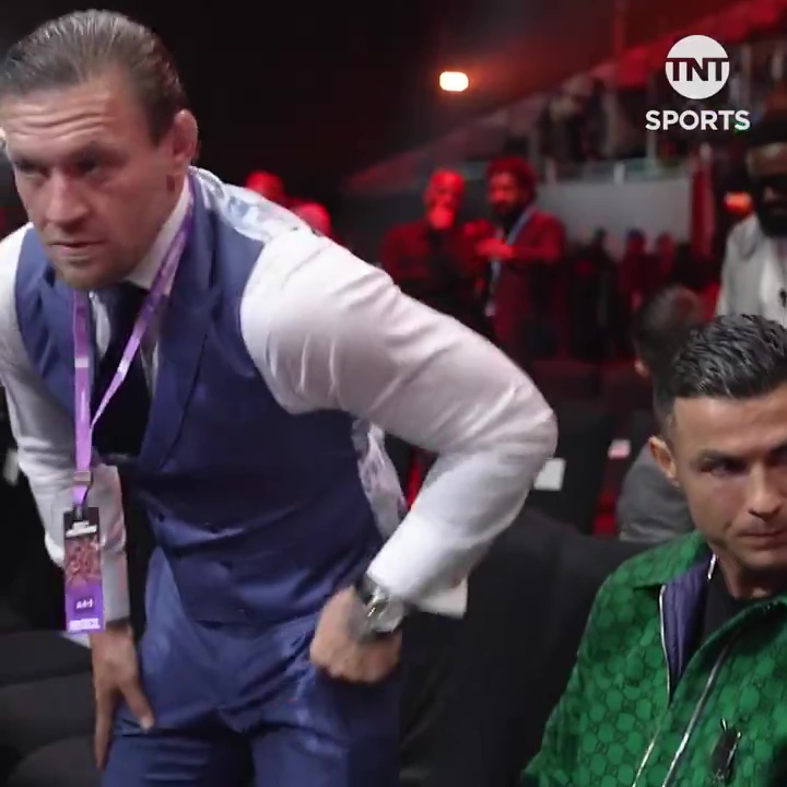 Conor McGregor terrorisiert Cristiano Ronaldo bei einem Boxkampf