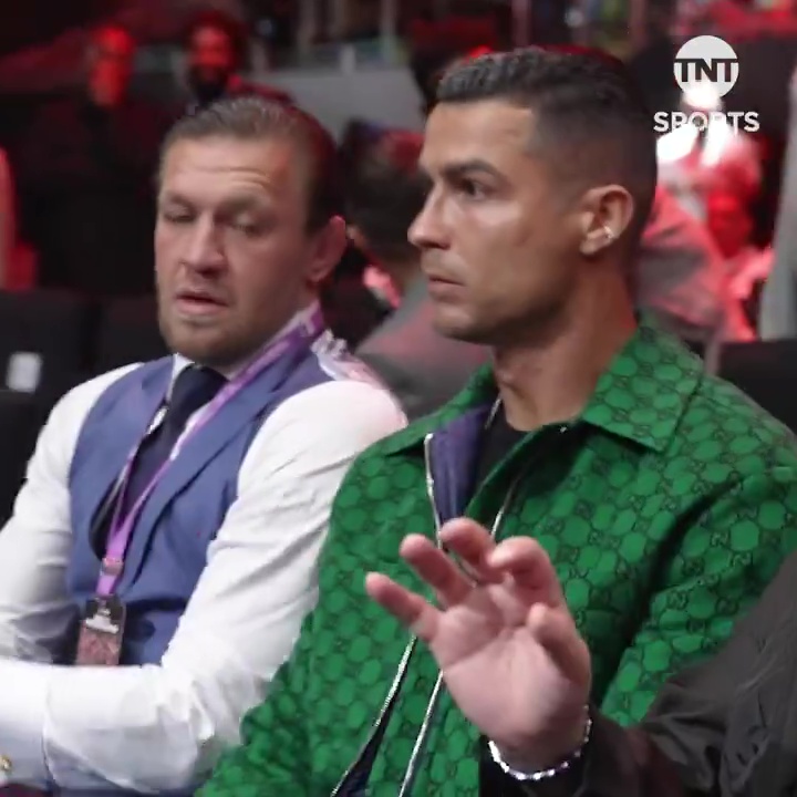 Conor McGregor terrorisiert Cristiano Ronaldo bei einem Boxkampf