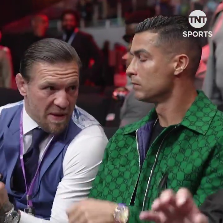 Conor McGregor terrorisiert Cristiano Ronaldo bei einem Boxkampf