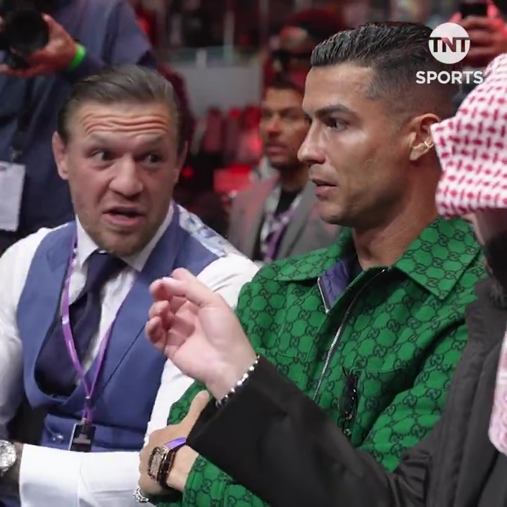 Conor McGregor terrorisiert Cristiano Ronaldo bei einem Boxkampf