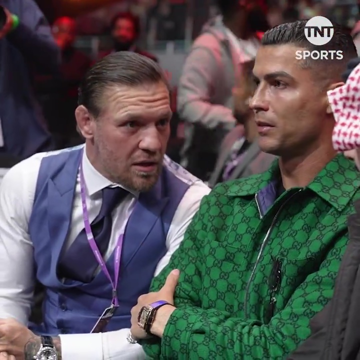 Conor McGregor terrorisiert Cristiano Ronaldo bei einem Boxkampf