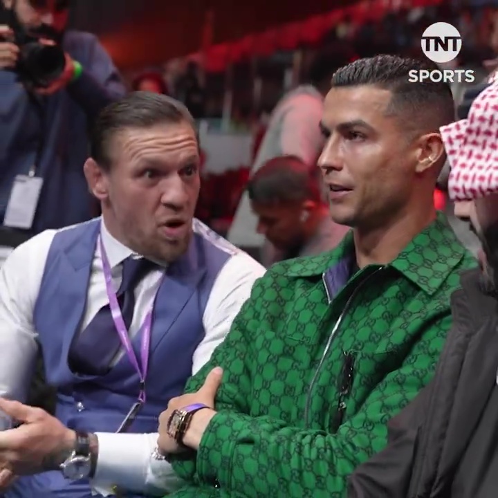 Conor McGregor terrorisiert Cristiano Ronaldo bei einem Boxkampf