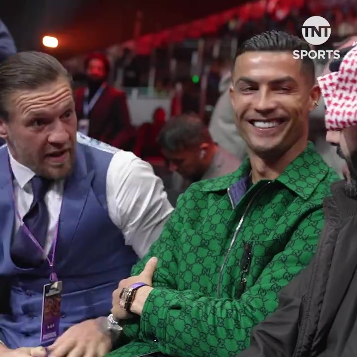 Conor McGregor terrorisiert Cristiano Ronaldo bei einem Boxkampf