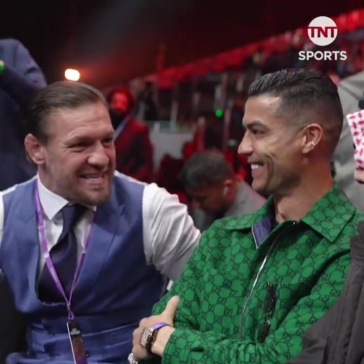 Conor McGregor terrorisiert Cristiano Ronaldo bei einem Boxkampf