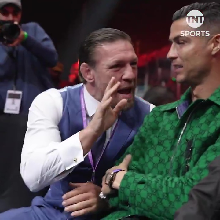 Conor McGregor terrorisiert Cristiano Ronaldo bei einem Boxkampf