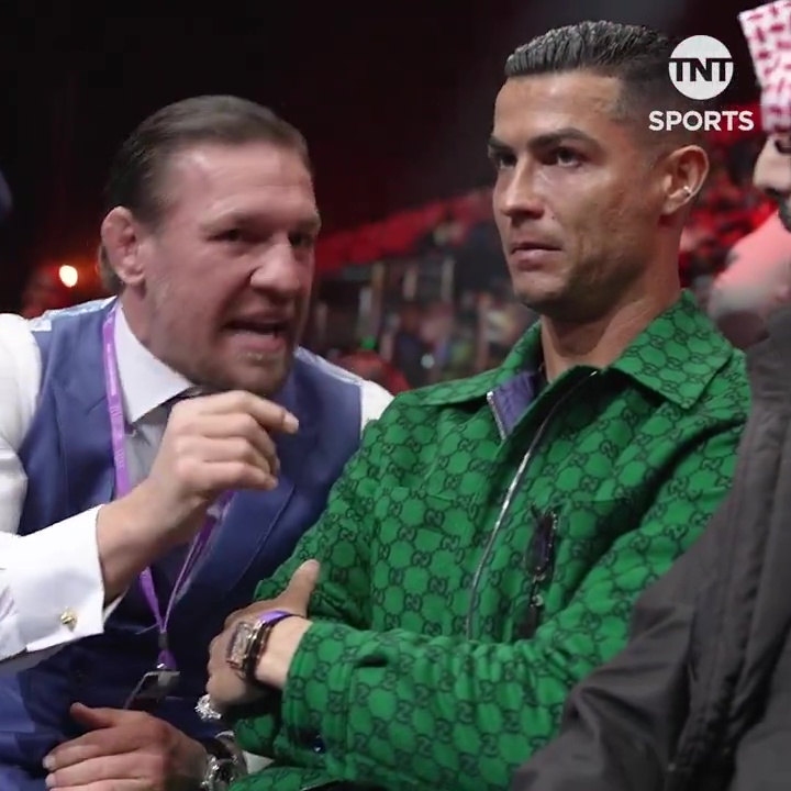 Conor McGregor terrorisiert Cristiano Ronaldo bei einem Boxkampf