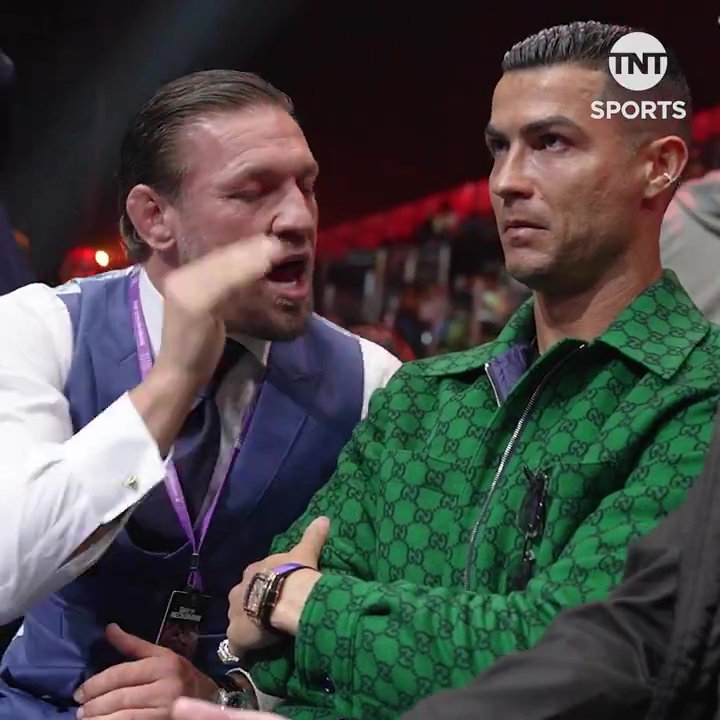 Conor McGregor terrorisiert Cristiano Ronaldo bei einem Boxkampf