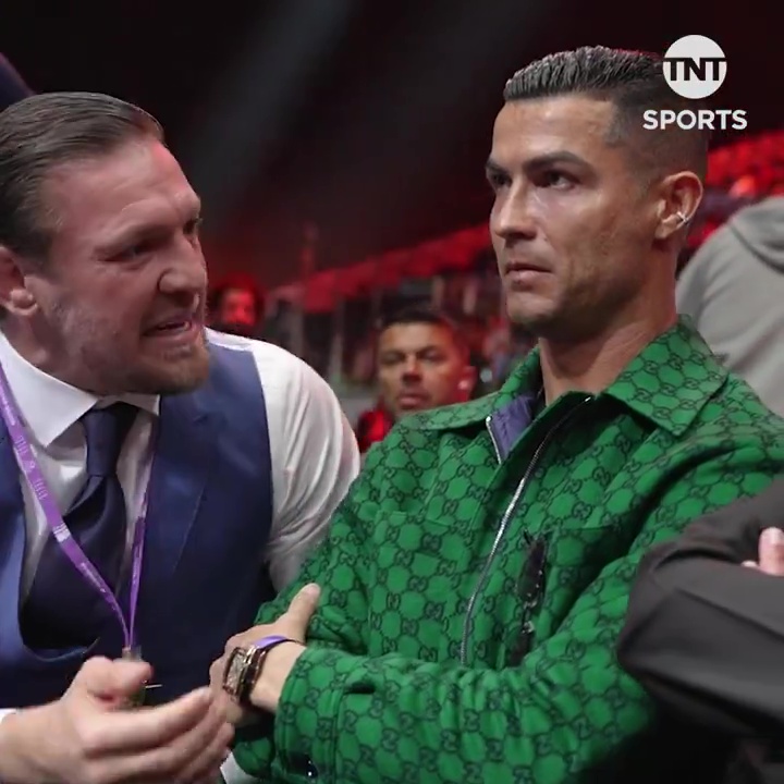 Conor McGregor terrorisiert Cristiano Ronaldo bei einem Boxkampf