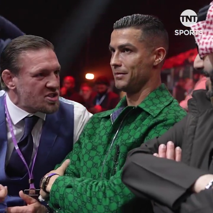 Conor McGregor terrorisiert Cristiano Ronaldo bei einem Boxkampf