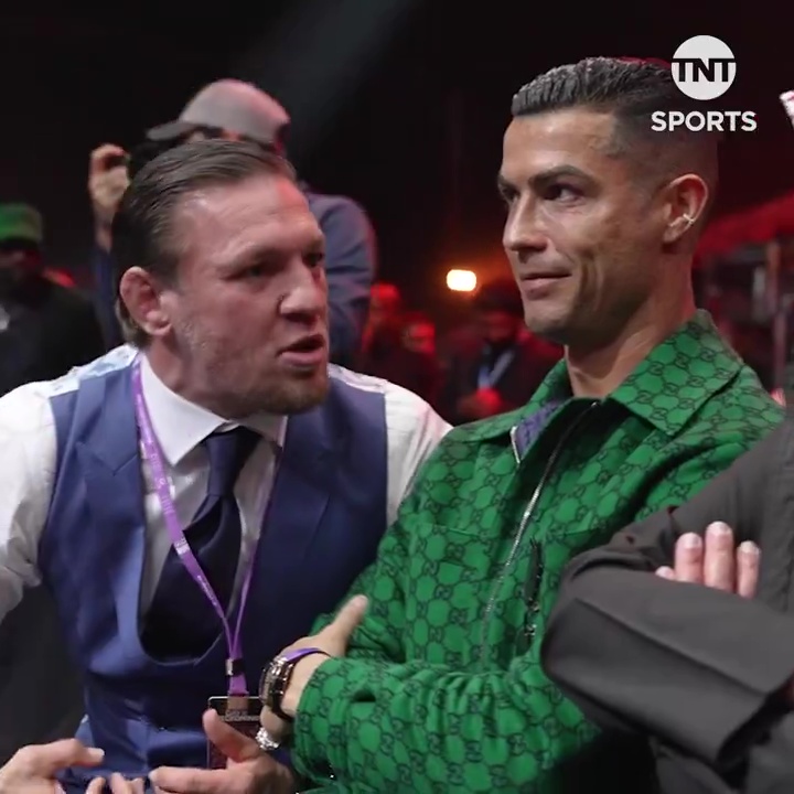 Conor McGregor terrorisiert Cristiano Ronaldo bei einem Boxkampf