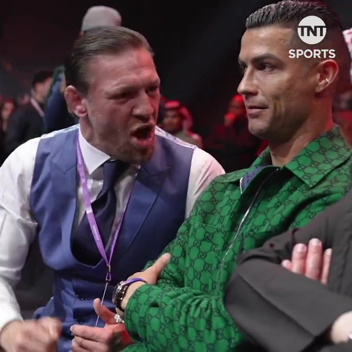 Conor McGregor terrorisiert Cristiano Ronaldo bei einem Boxkampf