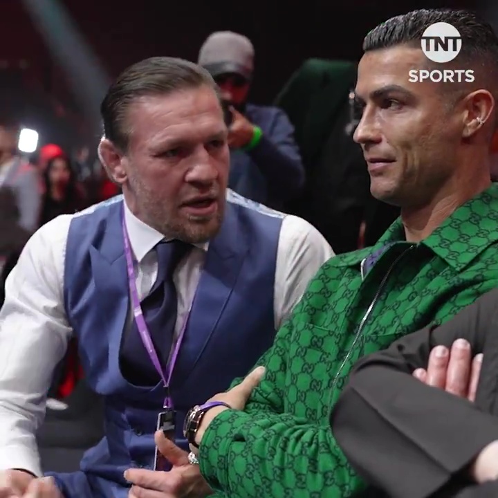 Conor McGregor terrorisiert Cristiano Ronaldo bei einem Boxkampf