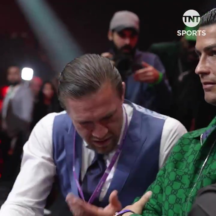 Conor McGregor terrorisiert Cristiano Ronaldo bei einem Boxkampf