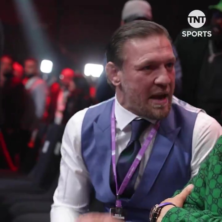 Conor McGregor terrorise Cristiano Ronaldo lors d'un match de boxe