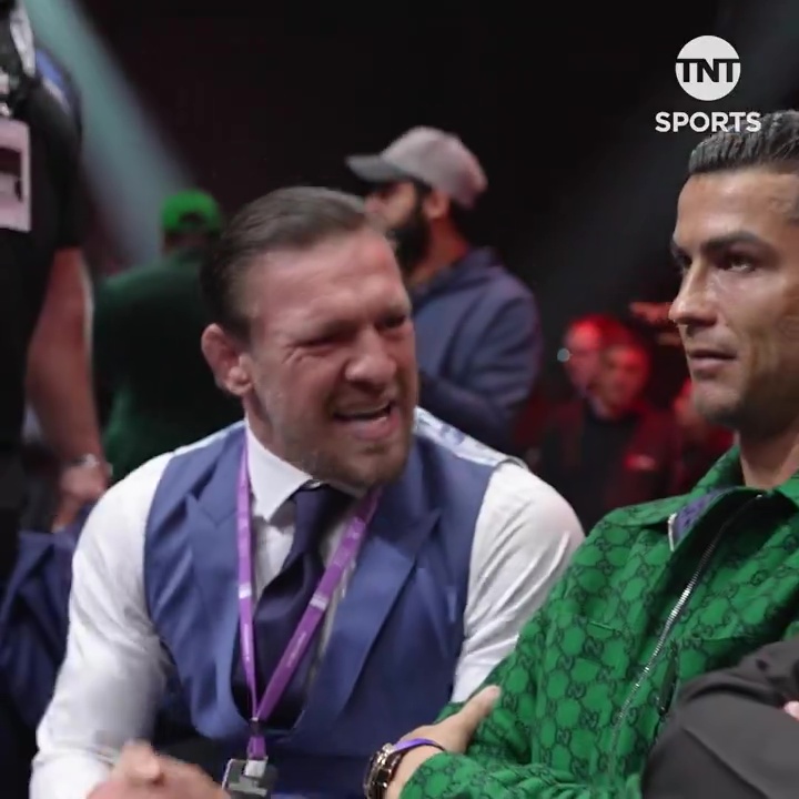 Conor McGregor terrorisiert Cristiano Ronaldo bei einem Boxkampf