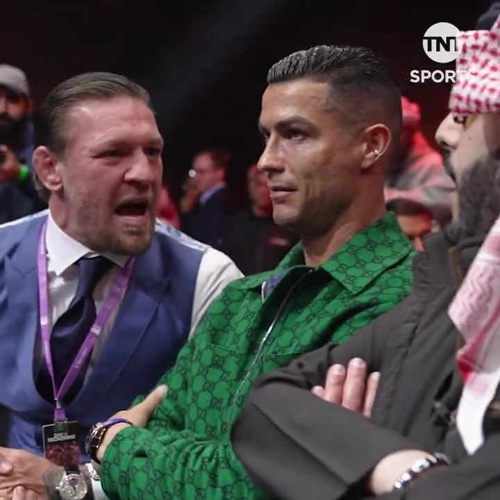 Conor McGregor terrorisiert Cristiano Ronaldo bei einem Boxkampf