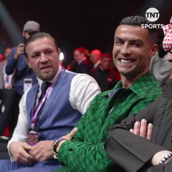 Conor McGregor terrorisiert Cristiano Ronaldo bei einem Boxkampf