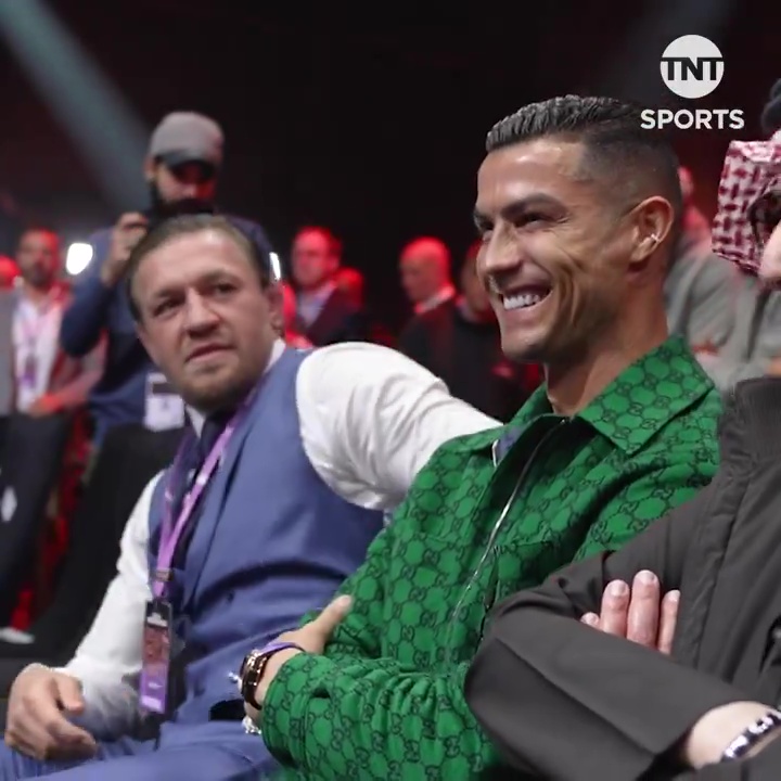 Conor McGregor terrorisiert Cristiano Ronaldo bei einem Boxkampf