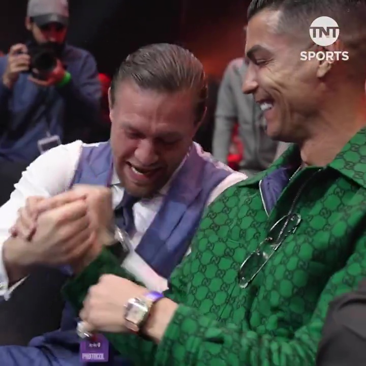 Conor McGregor terrorisiert Cristiano Ronaldo bei einem Boxkampf