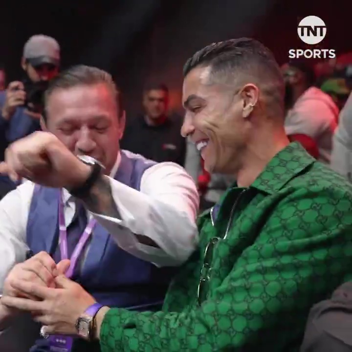 Conor McGregor terrorisiert Cristiano Ronaldo bei einem Boxkampf