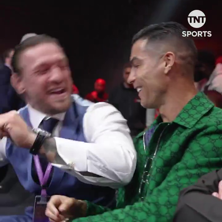 Conor McGregor terrorisiert Cristiano Ronaldo bei einem Boxkampf