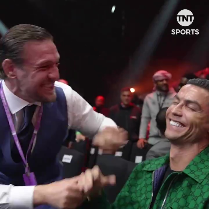 Conor McGregor terrorisiert Cristiano Ronaldo bei einem Boxkampf