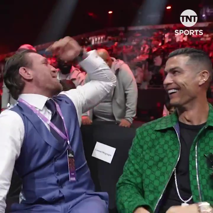 Conor McGregor terrorisiert Cristiano Ronaldo bei einem Boxkampf