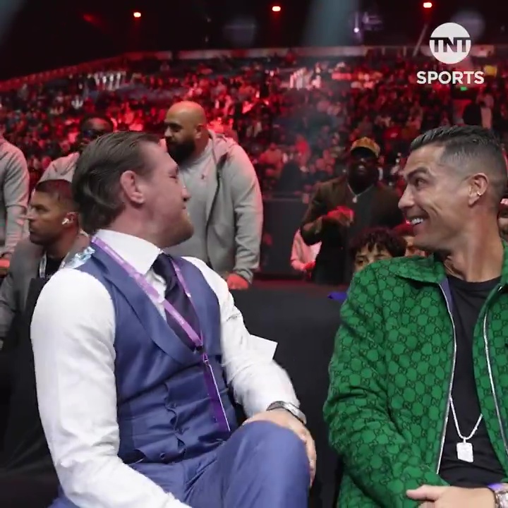 Conor McGregor terrorise Cristiano Ronaldo lors d'un match de boxe