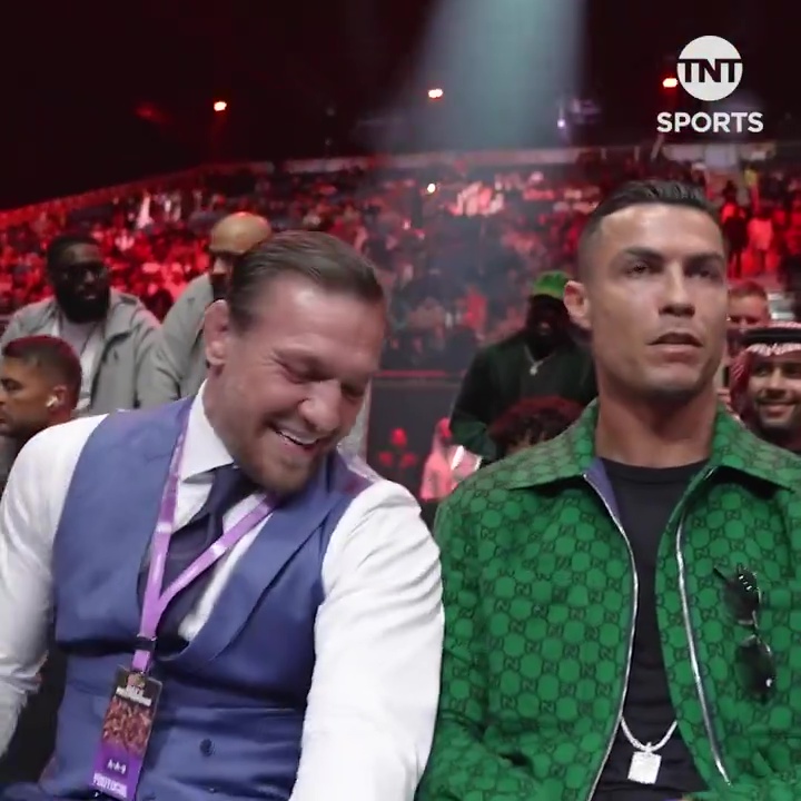 Conor McGregor terrorisiert Cristiano Ronaldo bei einem Boxkampf