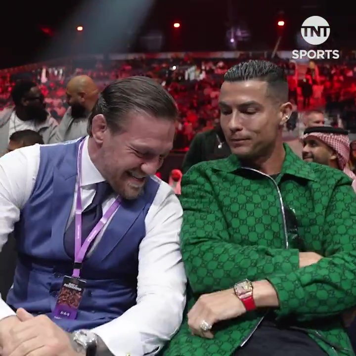 Conor McGregor terrorisiert Cristiano Ronaldo bei einem Boxkampf