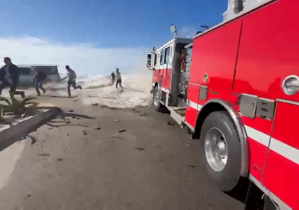 Micro tsunami investono la California: ordinata l'evacuazione della costa