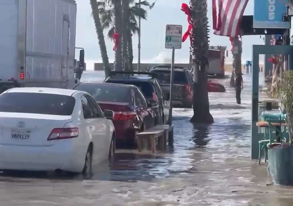 Micro tsunami investono la California: ordinata l'evacuazione della costa