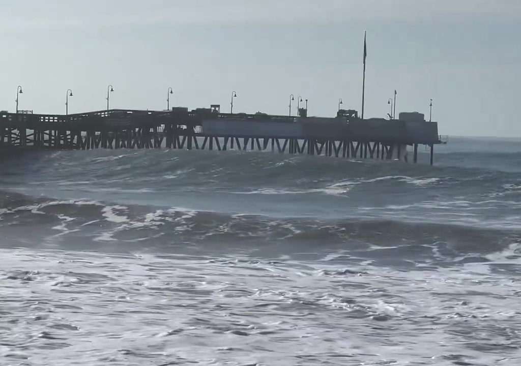 Micro tsunami investono la California: ordinata l'evacuazione della costa