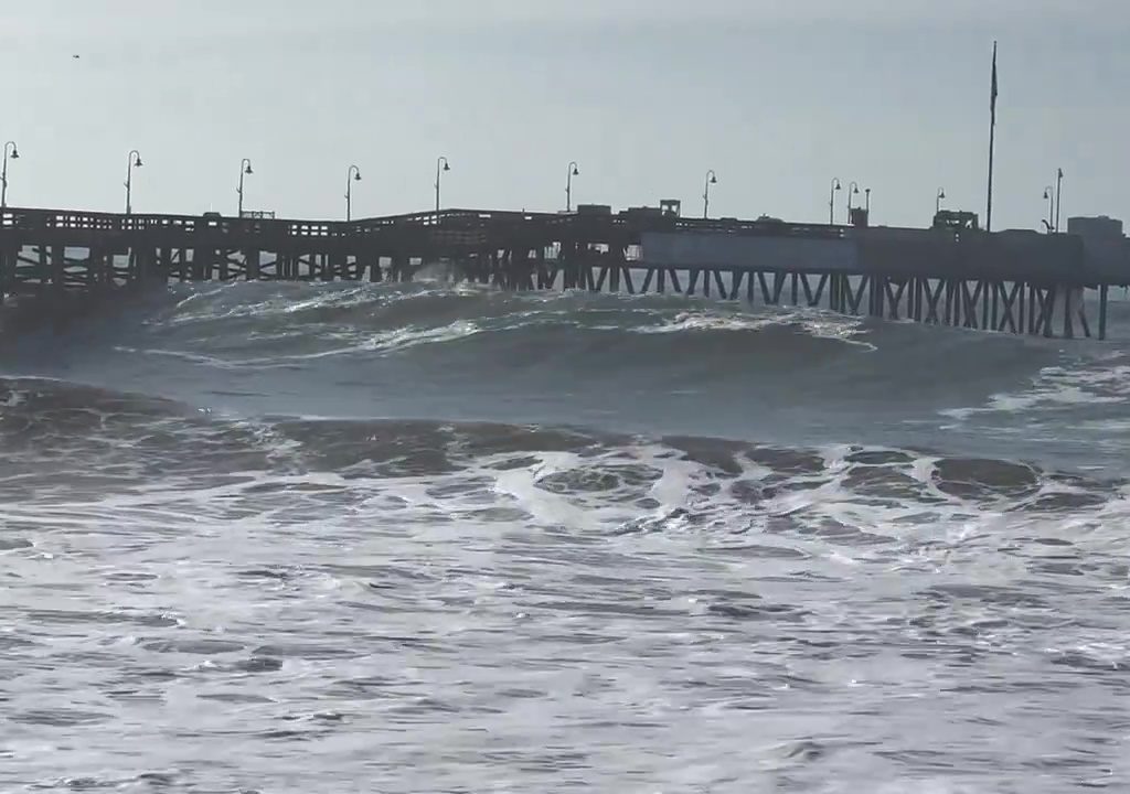 Micro tsunami investono la California: ordinata l'evacuazione della costa